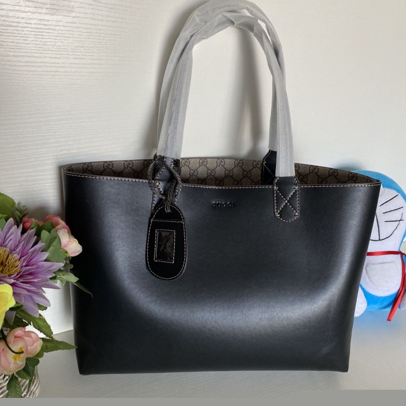 G*u*i shopping bags